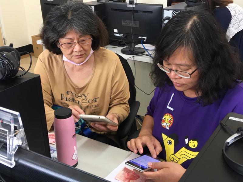 學員們認真的上課中