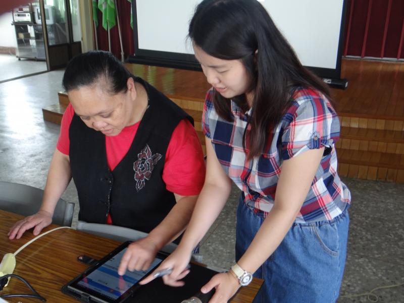 請學員來講師旁，實際操作一遍電費試算軟體給大家看！