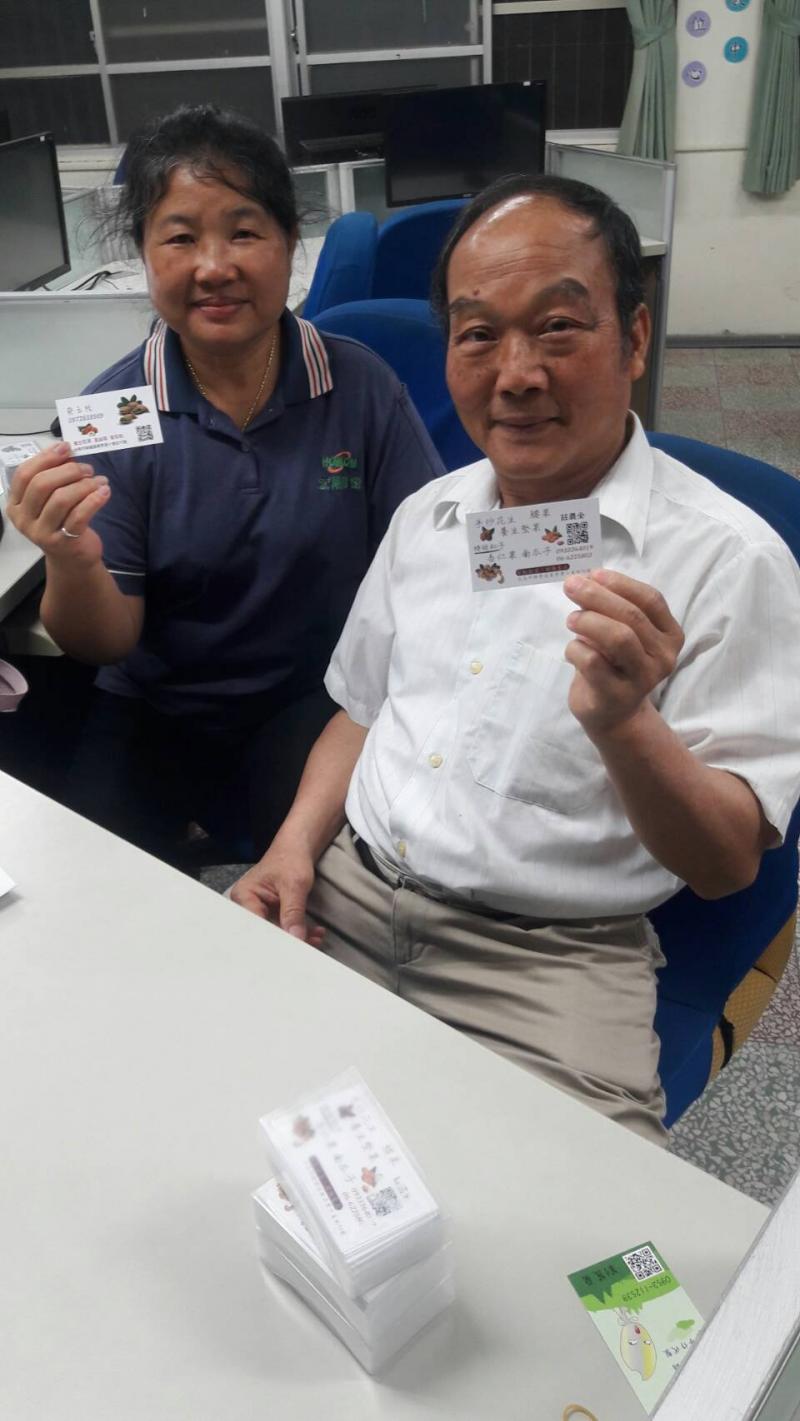 產出自己精心設計的名片