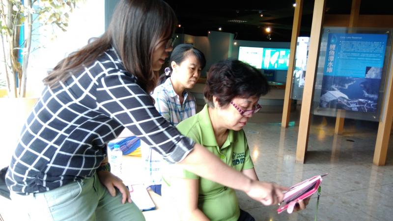 手機平板隨手拍 微電影輕鬆作課程,講師細心的一一為學員解說操作