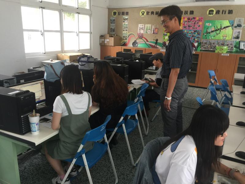 羅校長親臨指導