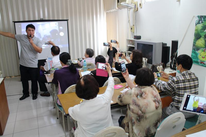 圖解手機操作自拍正確姿勢