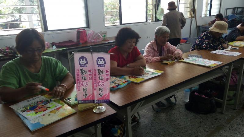 最後用平板跟手機顯示自己的AR效果，大家都很開心