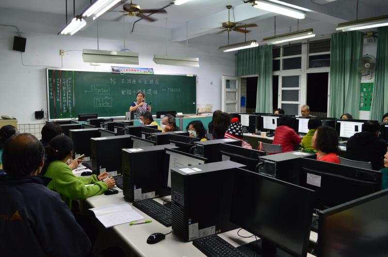 生活應用交給E-電腦手機基礎篇-封面照