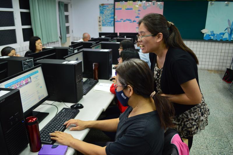 講師講解學員提出的問題