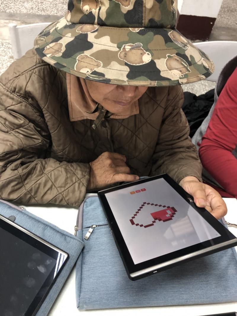 阿嬤學員畫了一個愛心