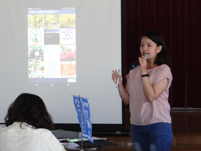 課程開始，講師講解APP如何執行與下載