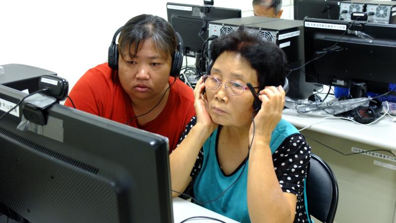 拍攝好影像的素材後，學員們各自將素材編號整理，剪輯出自己想要的故事內容