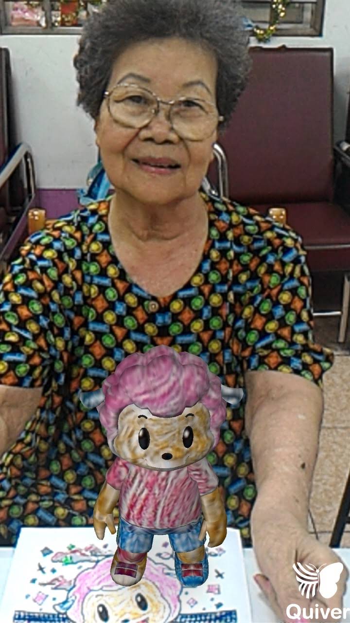 看到自己做的成果開心得合不攏嘴