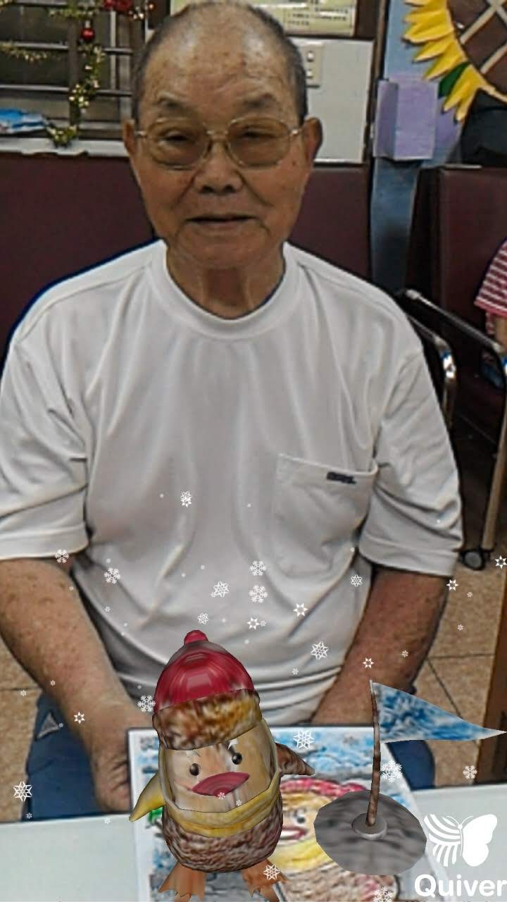 老師帶領著爺爺、奶奶們進入平板電腦的世界