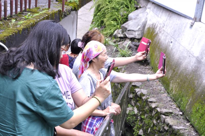 馬里光DOC直播課程，部落民眾體驗新興科技的樂趣與美好。