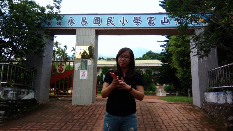 Google 智慧生活 E點通課程，講師帶領學員實地外出練習操作