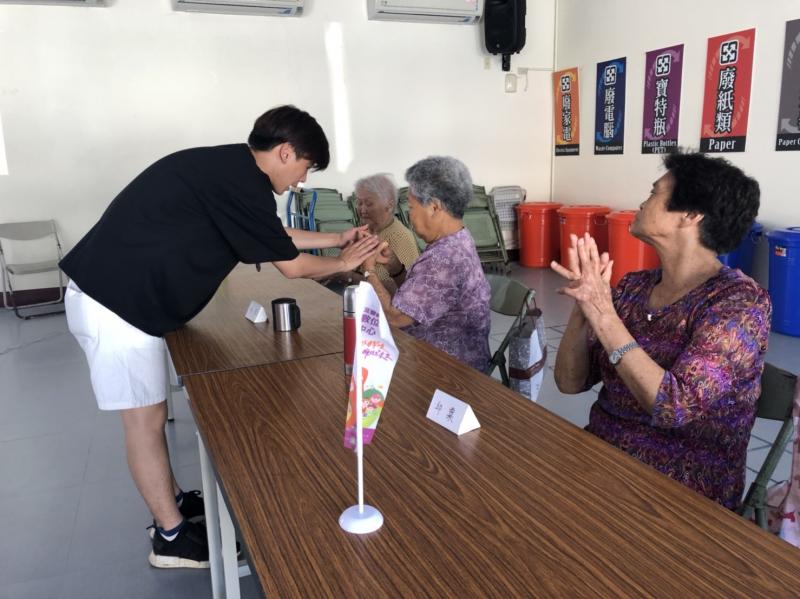 上課前要先暖身避免造成身體不適