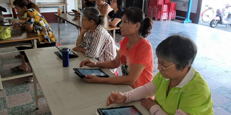 為了出去玩的時候可以自己查資料，學員們都很認真的學習