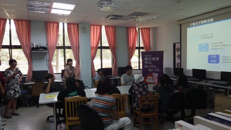 準備好個人資料綁訂後，就可以享有不帶錢出門的權利囉