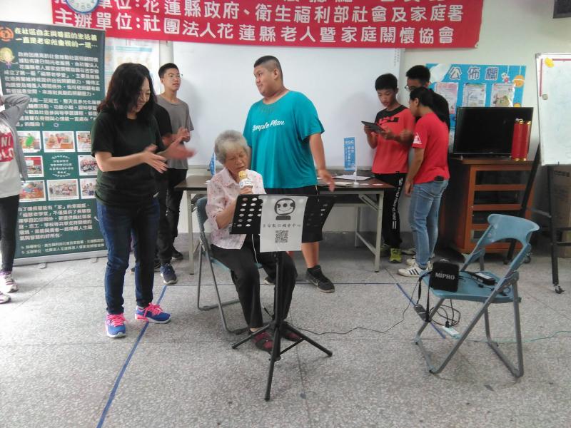 平板可以滑也可以唱卡拉OK哦!