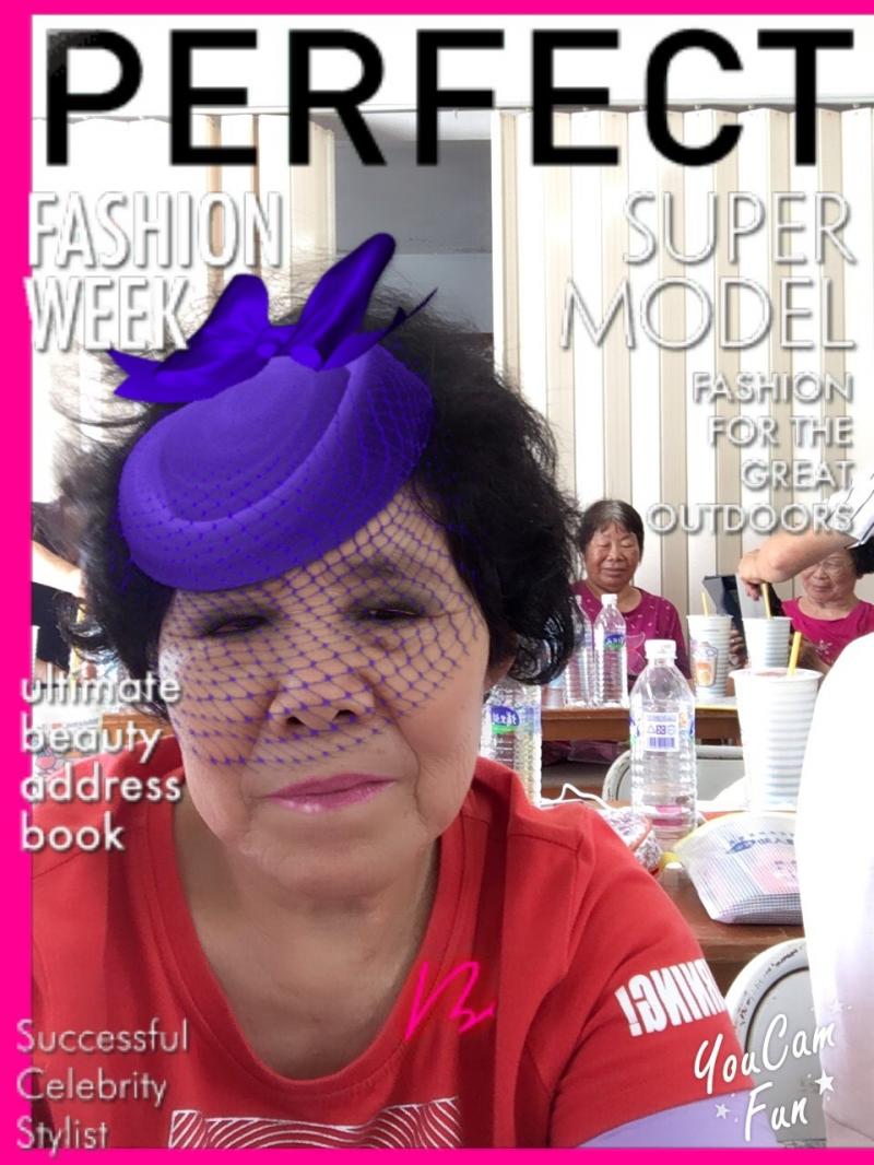 學員利用玩美，把自己打扮得美美的。