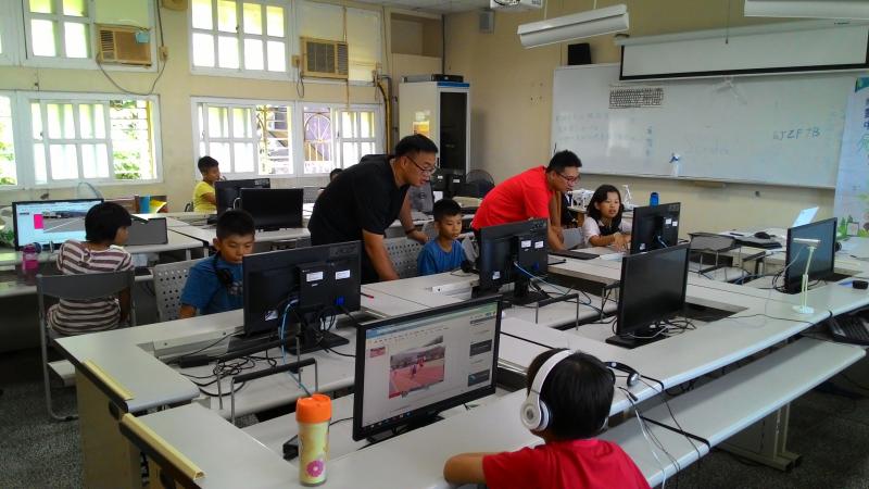 講師親身指導學生