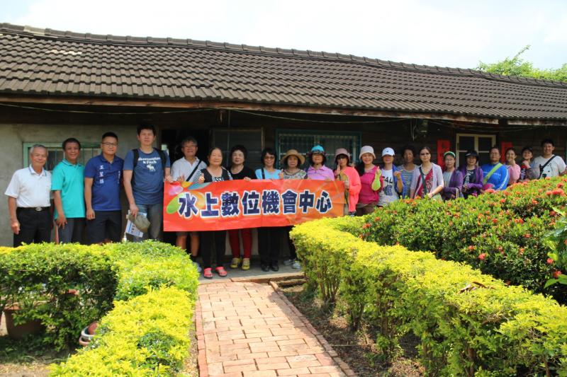 古厝前來的大合照