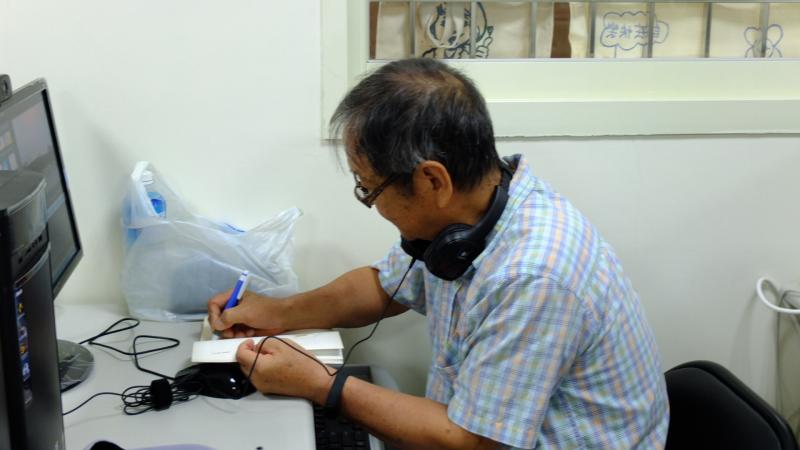 通霄DOC學員非常認真做筆記，紀錄剪輯軟體的操作重點