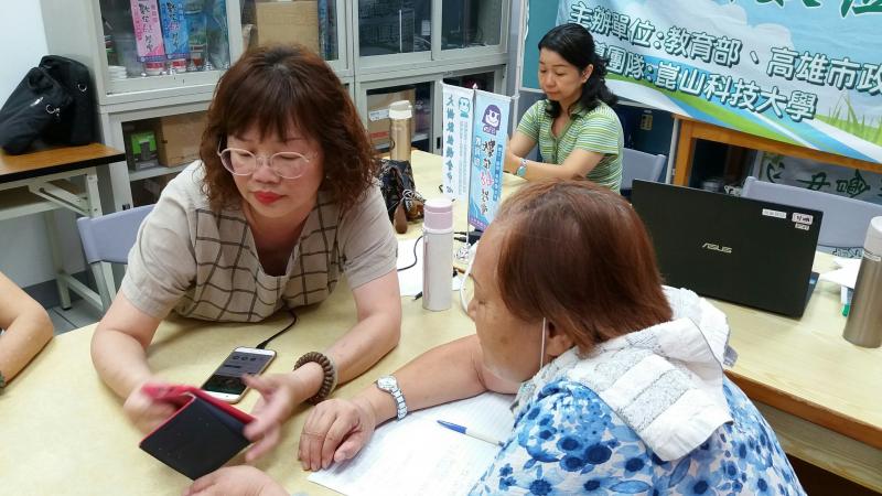 學員互相交流學習狀況