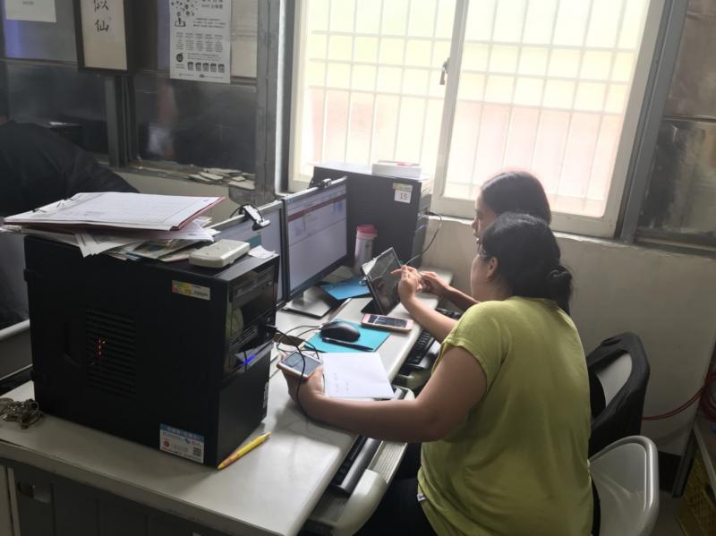 學員互相討論MV腳本