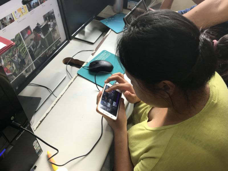 學員用手機自行操作