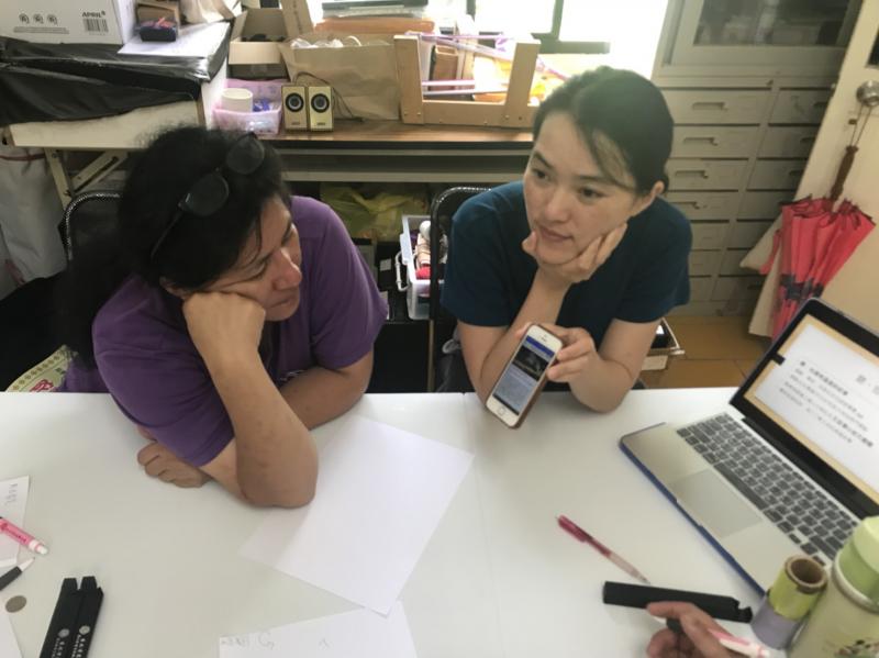 老師跟學員分享語音導覽的格式。