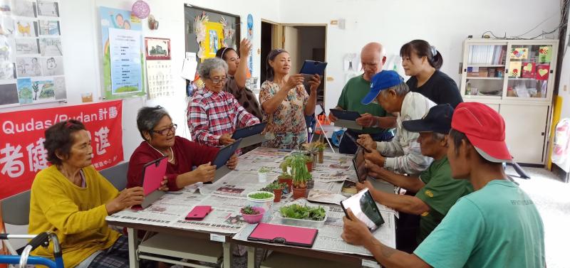 DOC邱老師講解課程大綱及目標，讓學員有基本認識