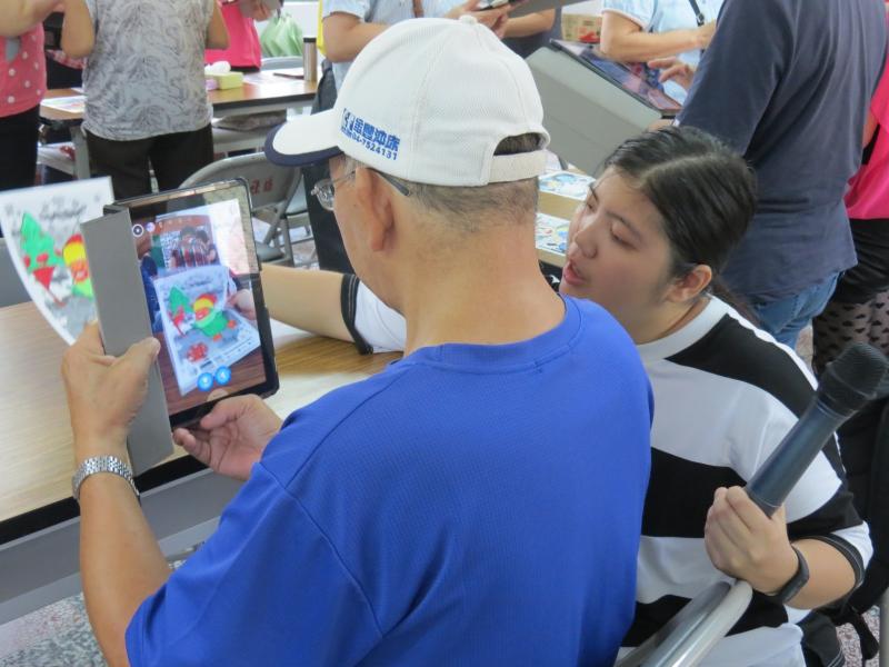 老師教導如何拍照