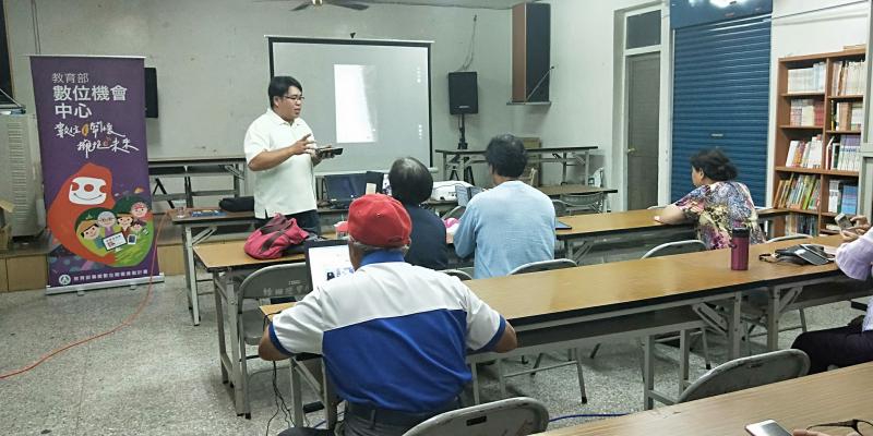 介紹LINE的基本功能後，與學員一起創建群組。