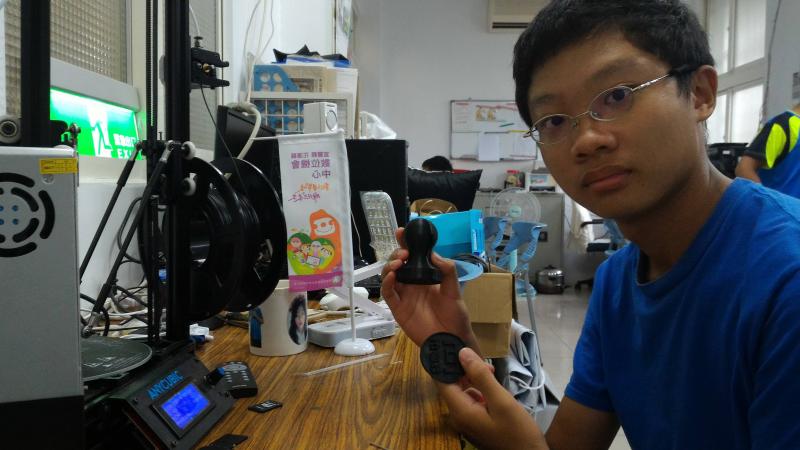 學員與作品合影