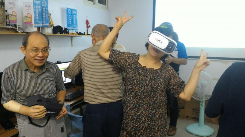 學員開心的VR初體驗