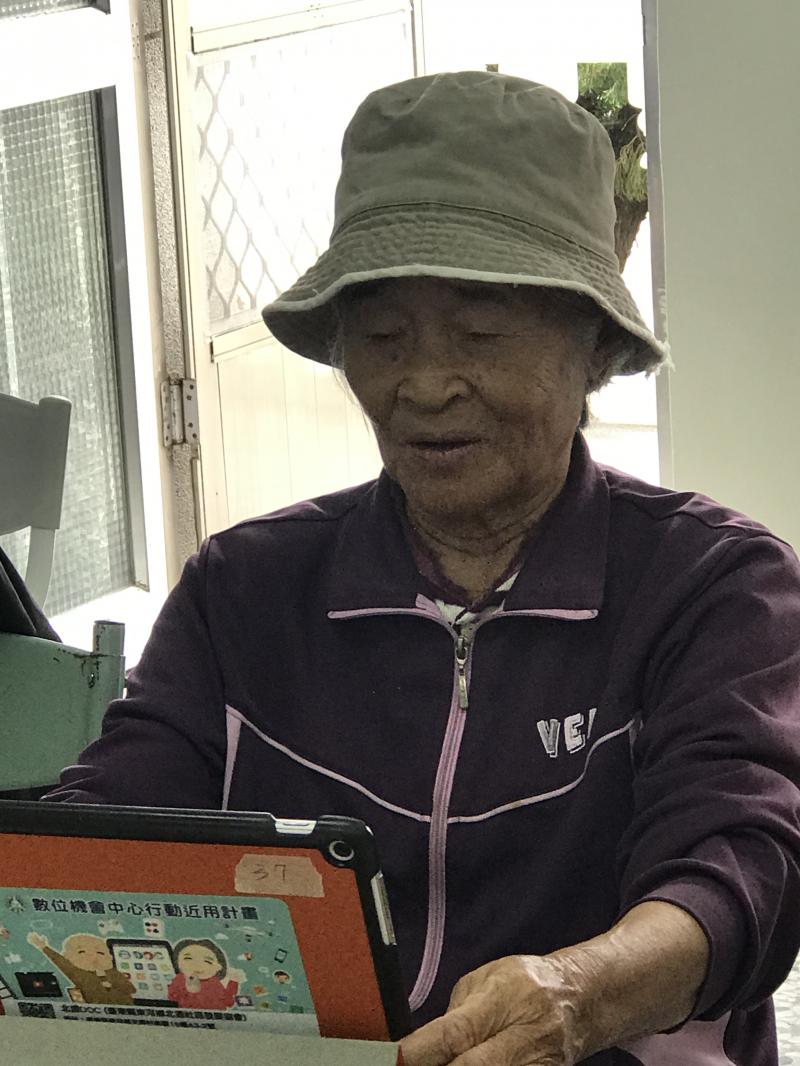 透過youtube搜尋自己喜歡的原民豐年祭活動，下載pay商店k歌軟體像軟體