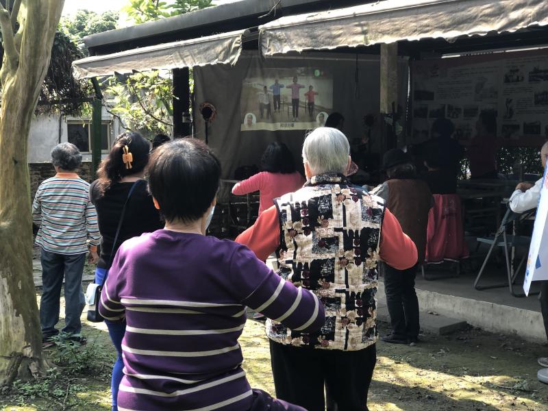 隨著螢幕跳健康操