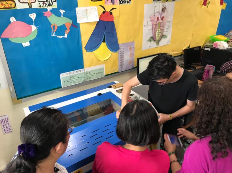 實際操作雷雕機狀況