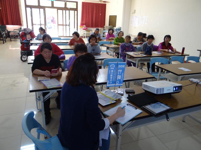 認識手機、平板及實作平板設定等。