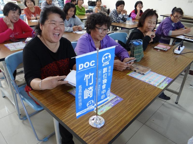 學會平板設定基礎，及會使用play商店下載APP。