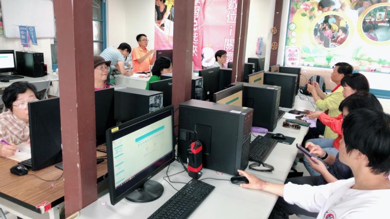 課程中教導學員上註冊數位學習中心帳號。