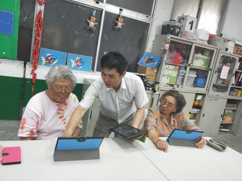 數位玩酷胸章-封面照