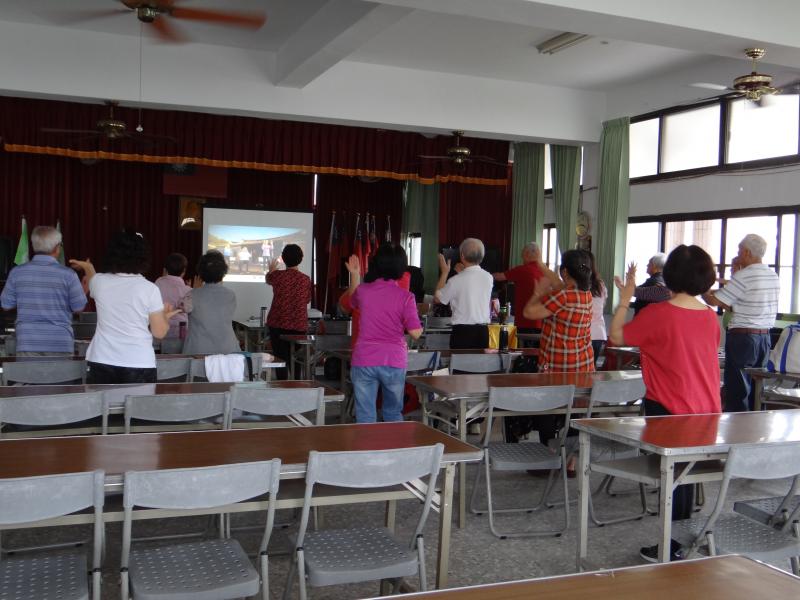 全員一起動一動，國民健康操