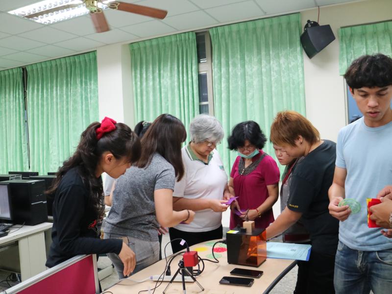 在地特色文創雕出來(雷射雕刻機操作)-封面照