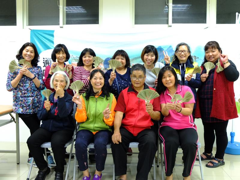 「傳統工藝－通霄職人張火爐的福帚」課程學員合照