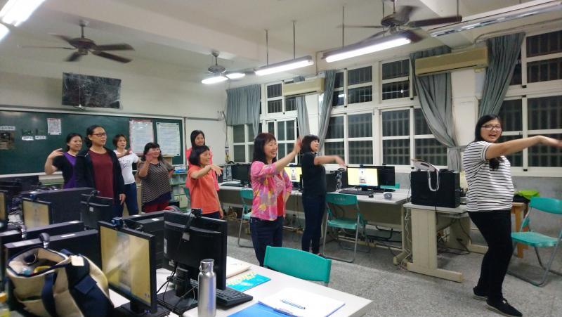 老師講解拍攝動作