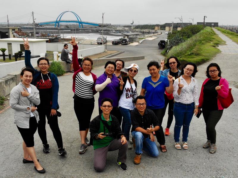 利用空拍機拍歡樂大合照