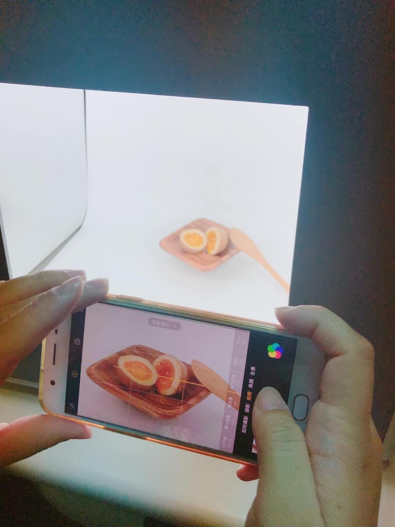 學員運用攝影技巧拍攝