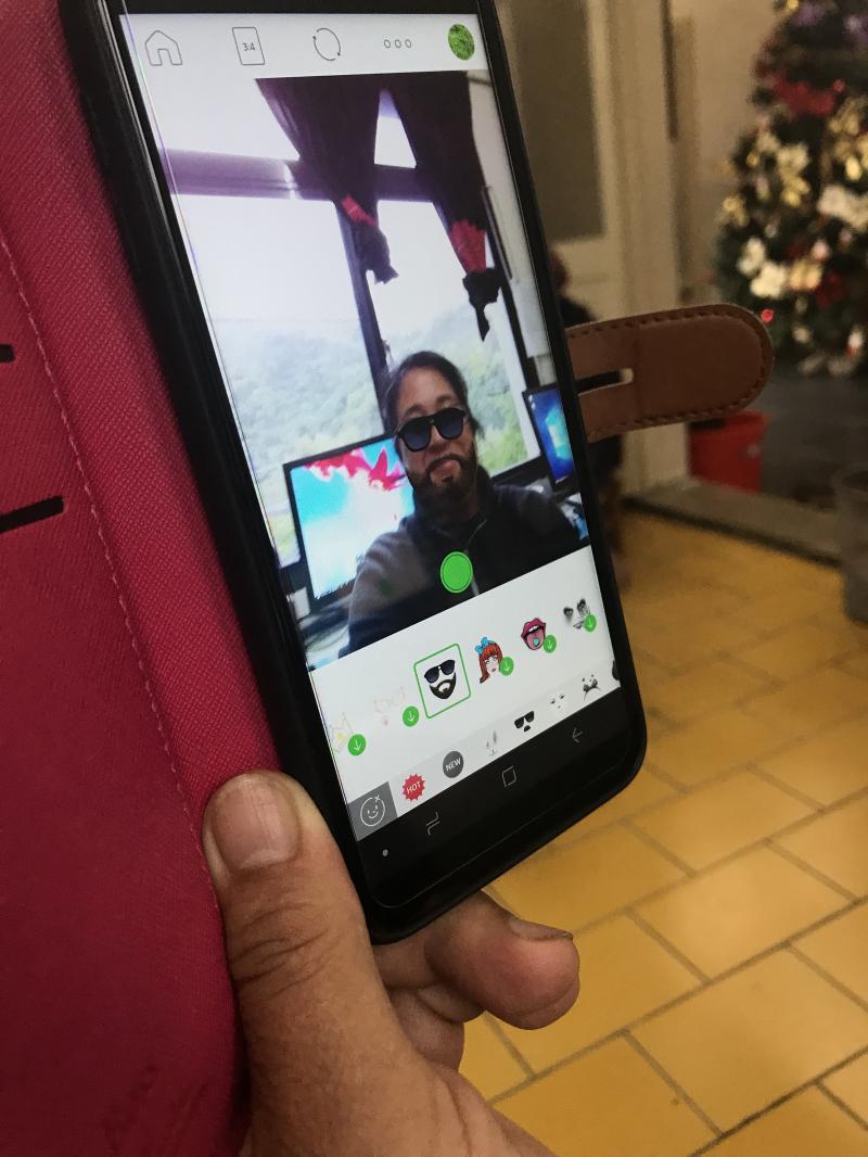 學員利用修圖APP練習拍照及各種功能套用。