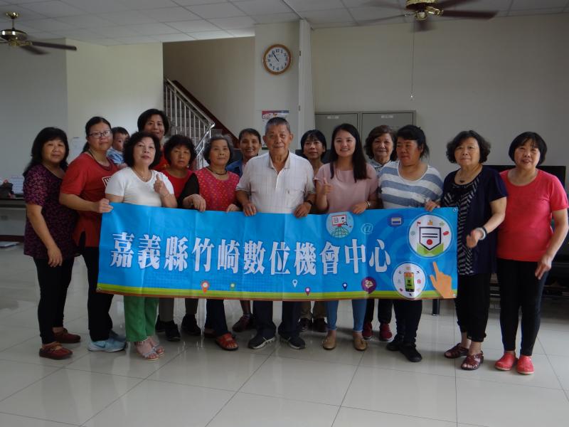 課程成功，大合照一張。