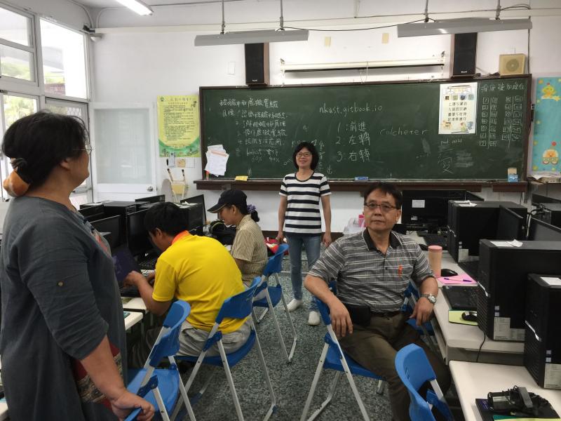 講師認真上課情形