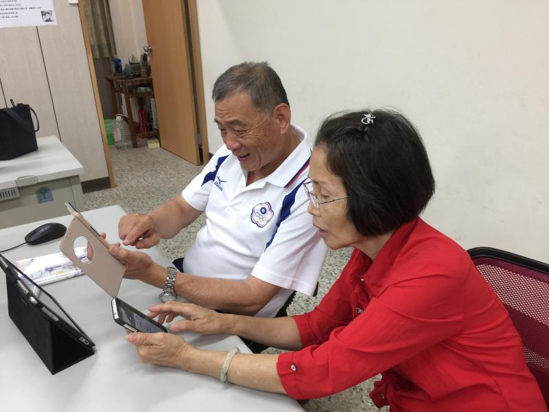 教導學員使用APP完成Google地圖景點標示